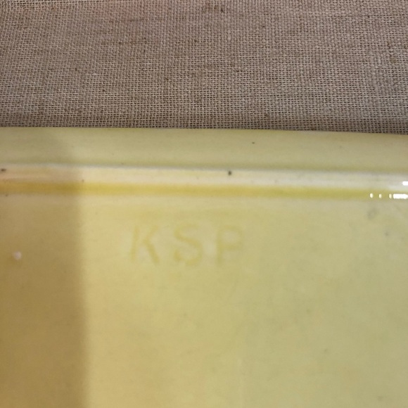 Keele St. Pottery, pre 1947, covered butter or cheese plate - Picture 7 of 12